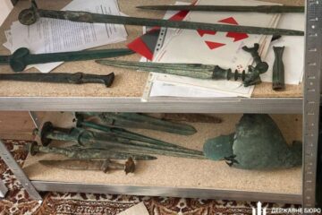 Підозрюваний у крадіжці культурних цінностей з АР Крим екснардеп передав свою колекцію музею