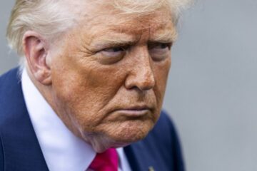 Уряд США призупинив обробку всіх імміграційних заявок з 19 країн