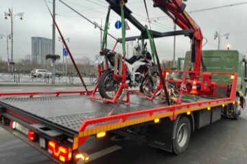 У Києві вперше евакуювали мотоцикл за порушення ПДР