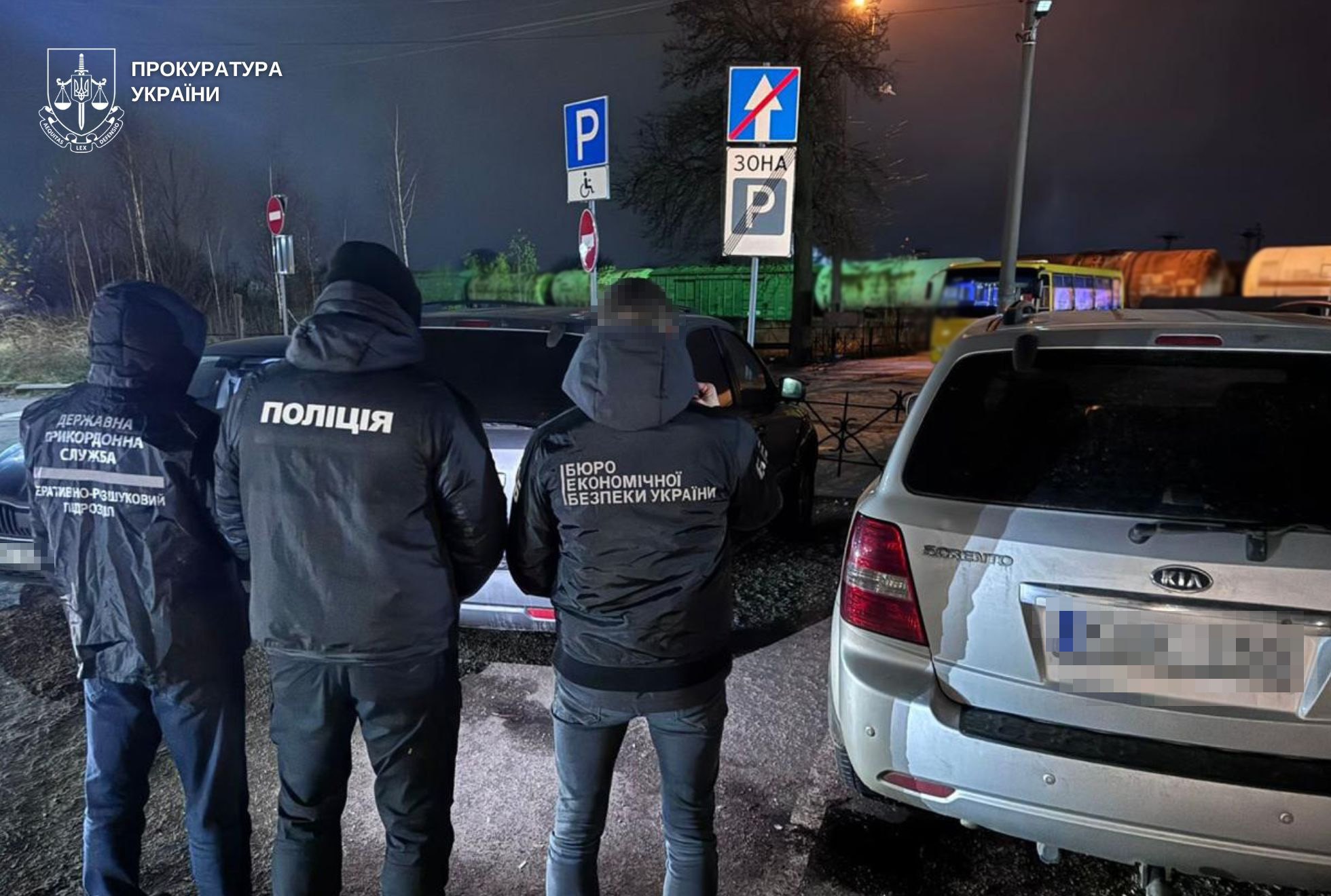 Авто, які ввозили в Україну як гумдопомогу