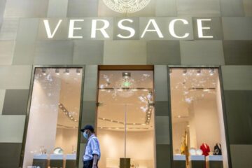 Prada завершила придбання модного дому Versace