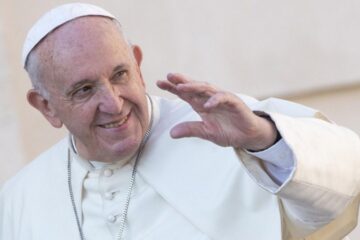 Папа Франциск заповів кошти на придбання машин швидкої допомоги для України