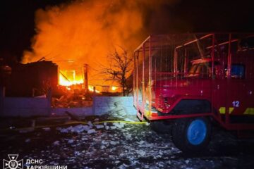 На Харківщині ворожі атаки призвели до пожеж будинків та баз відпочинку