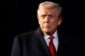 Трамп вважає, що Україні треба було погоджуватися на закінчення війни коли він казав про “відсутність козирів”