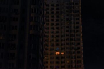 У п’ятницю в Україні світло відключатимуть до трьох черг одночасно