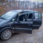 Росіяни атакували дроном авто на Сумщині і поранили двох людей