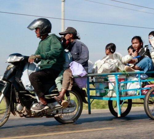 Бойові дії між Таїландом і Камбоджею поширюються уздовж спірного кордону. Загинули люди