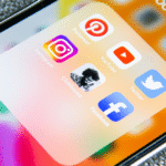 Заборона соцмереж для підлітків в Австралії: як працюватимуть обмеження та які платформи це охопить