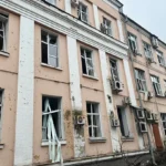 Російська атака пошкодила одну з будівель Міносвіти в Києві
