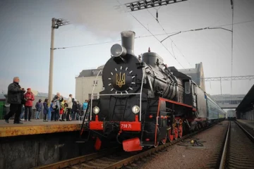 Укрзалізниця запускає святковий ретропоїзд до Дня святого Миколая