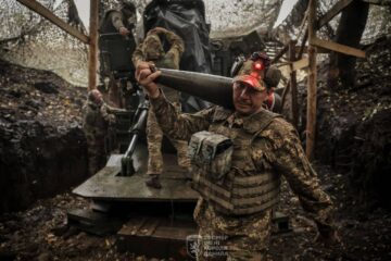 Президент відзначив бойову роботу воїнів ракетних військ і артилерії