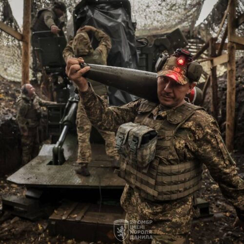 Президент відзначив бойову роботу воїнів ракетних військ і артилерії