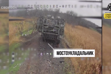 Будуть плавати — на Покровському напрямку спалили російський мостоукладач