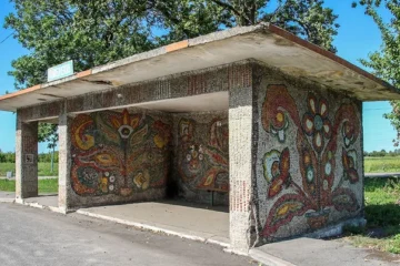 Після знищення автобусної зупинки з панно у Смерекові. На Львівщині почали інвентаризацію мозаїк