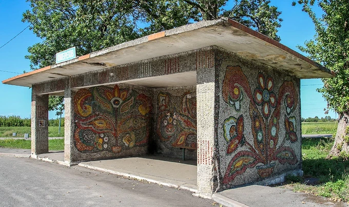Після знищення автобусної зупинки з панно у Смерекові. На Львівщині почали інвентаризацію мозаїк