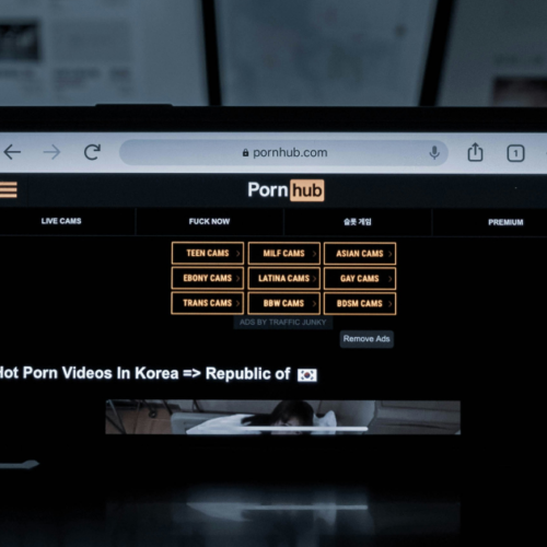 Pornhub обмежить доступ у Великій Британії через вимогу перевіряти вік користувачів