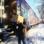 У Бучанському районі запрацював автономний потяг-кухня. Страви передають ВПО та пункти обігріву