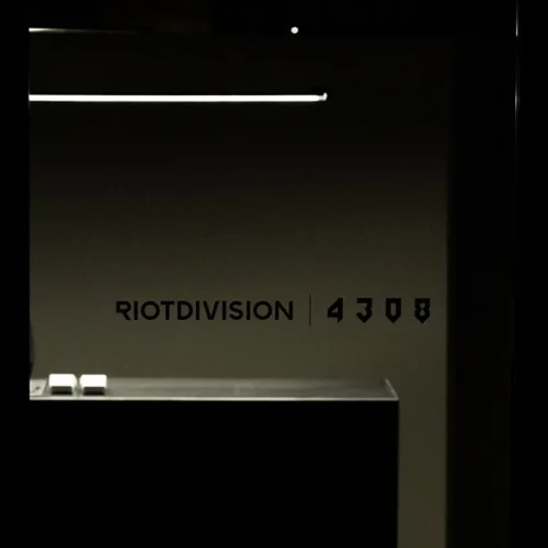 Riot Division і «Азов» відкрили два концепт-стори в одному просторі у Львові