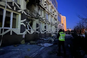 Російський дрон влучив у приватну медичну клініку в Оболонському районі Києва