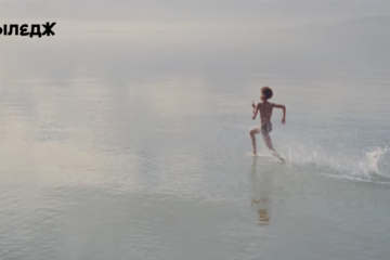 Arctic Monkeys випустив перший (і можливо останній) за чотири роки трек для благодійного War Child