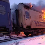 Росіяни вдарили дронами по пасажирському потягу на Харківщині. Є поранені