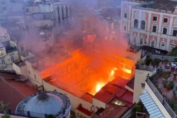 Пожежа повністю знищила історичний театр в Неаполі