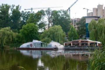 Понад 5500 дерев та нові сквери з вуличними меблями. Як планують озеленювати Київ у 2026 році