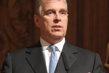 Принца Ендрю звільнили з-під варти після 12 годин допиту