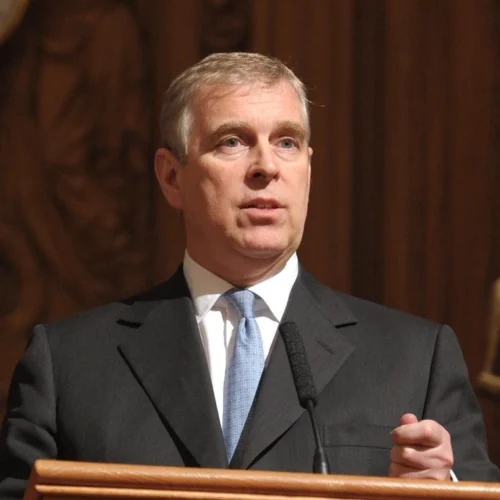 Принца Ендрю звільнили з-під варти після 12 годин допиту