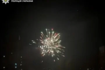 Хотів здивувати дівчину. У Святошинському районі затримали чоловіка, який запустив салют