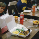 З вересня всі школярі безоплатно харчуватимуться у школах