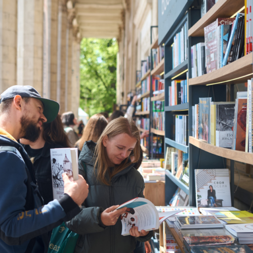 «Не народжені для війни» і «Мій прапор запісяв котик». Це довгий список премії книжкових блогерів від «Книжкової країни»