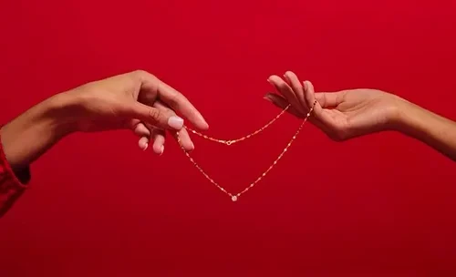 «Романтичний мотлох в обмін на діамант». На День святого Валентина у США обмінюватимуть подарунки від колишніх