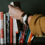 Книгарня «Сенс» передала книжки полярникам. Що читатимуть на станції «Академік Вернадський»