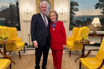 Білл Клінтон заявив, що «нічого не знав» про злочини Епштейна, під час слухань у Конгресі