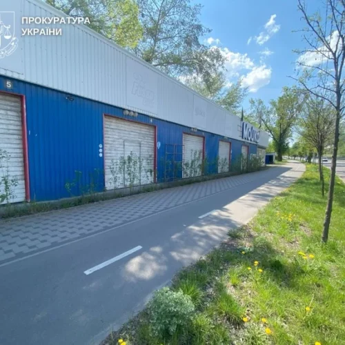 Верховний суд зобов’язав знести незаконні автомийку й шиномонтаж біля річки Либідь