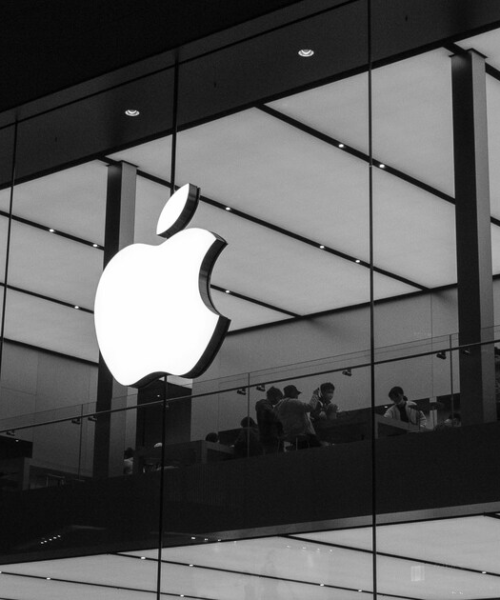 Apple розробляє окуляри, кулон та AirPods зі штучним інтелектом