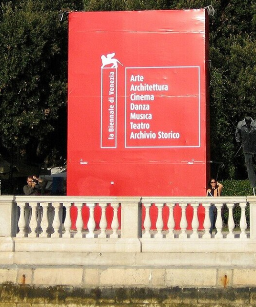 Єврокомісія пригрозила припинити грант Венеційській бієнале, якщо там відкриють павільйон Росії