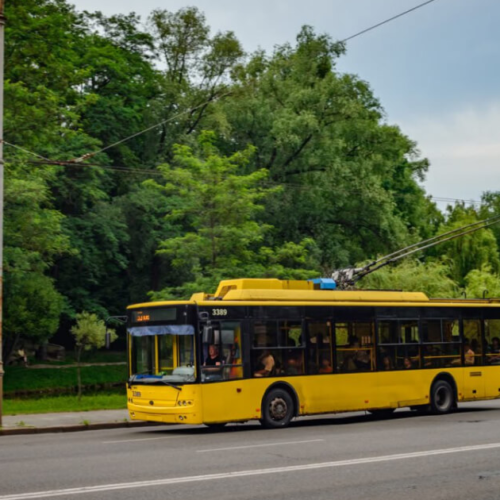 На лівому березі поступово почали запускати електротранспорт