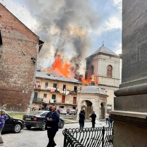 Російські військові атакували центр Львова й інші українські міста: є постраждалі (доповнено)