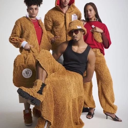 KFC випустив колекцію одягу, натхненну курячими крильцями