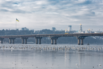 На мосту Патона прорвало тепломережу. Русанівка і Березняки залишилися без опалення
