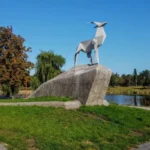 Скульптуру Жанни Кадирової «Оригамі Олень» презентували у Брюсселі перед Венеційською бієнале