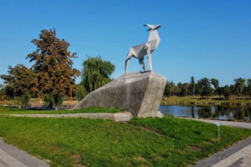 Скульптуру Жанни Кадирової «Оригамі Олень» презентували у Брюсселі перед Венеційською бієнале