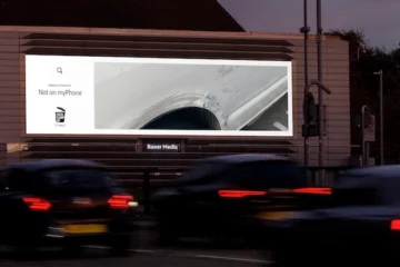 Британські екологи закликають повидаляти однакові селфі й фото лічильників