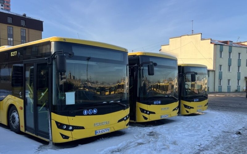 У Києві тимчасово зняли з маршрутів гуманітарні автобуси