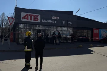 У Чернігові в АТБ вибухнув невідомий предмет. Четверо людей поранені