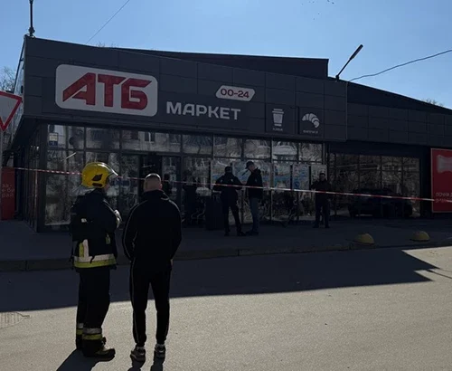 У Чернігові в АТБ вибухнув невідомий предмет. Четверо людей поранені