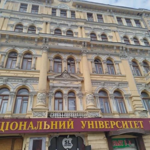 Внаслідок російської атаки у Харкові пошкоджено корпус та гуртожиток університету мистецтв 