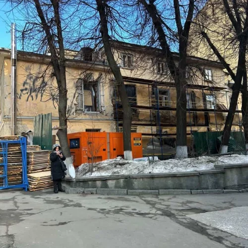 Навколо «Будинку з хлібною лавкою» знову встановили будівельні риштування – Перов